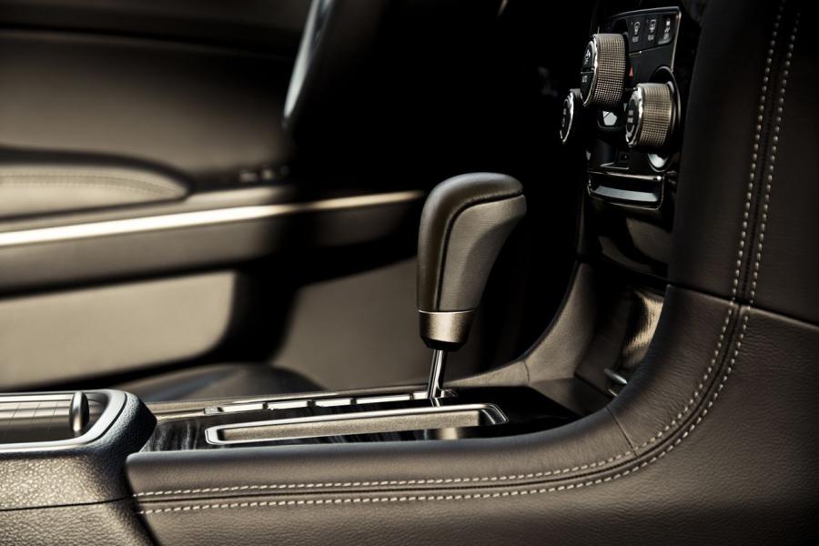 Детали интерьера Chrysler 300C John Varvatos Limited Edition (LX2) 2013 года  (фото 24 из 27)